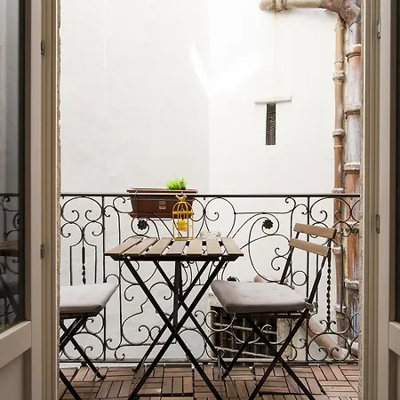 Apartment Downtown Madalena By Homing